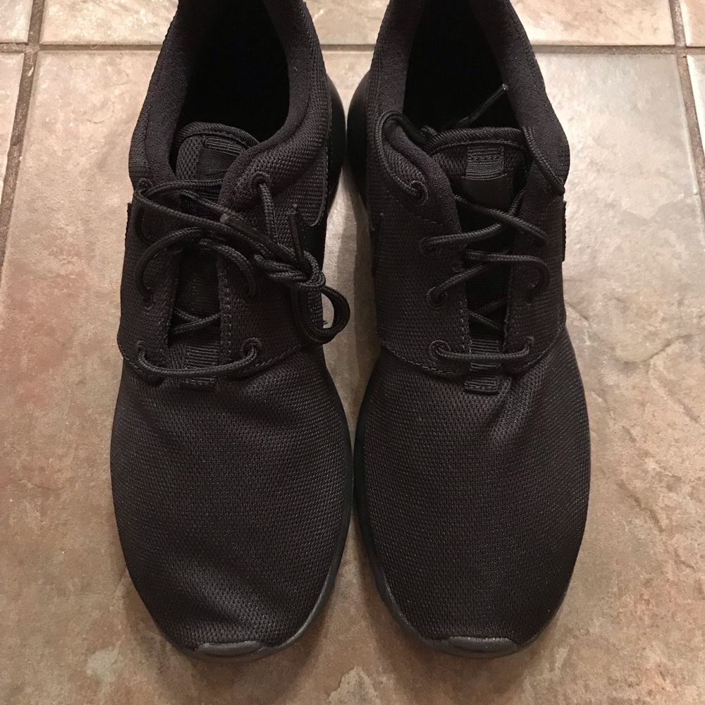 NEW Nike Roshe One Running Shoes Youth/Women’s - Picture 3 of 7